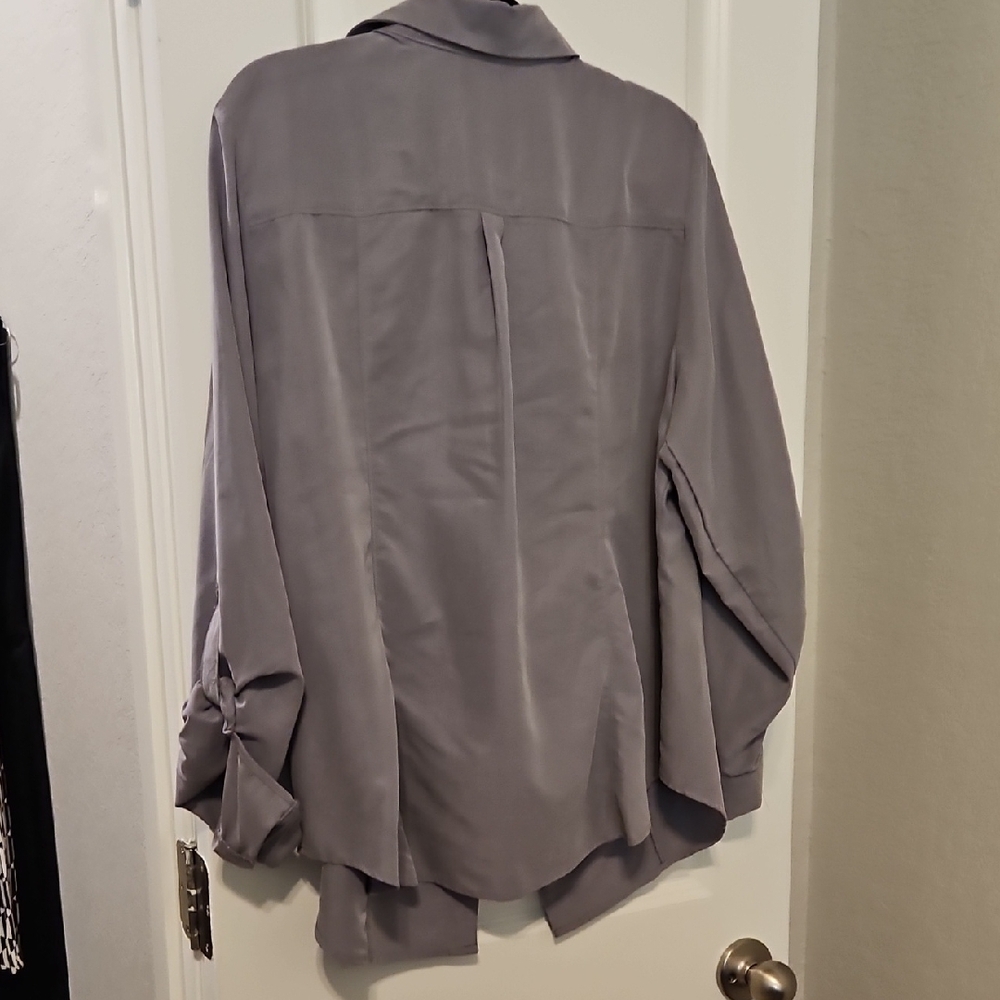 Roz & Ali Light Gray Blouse - Picture 4 of 4